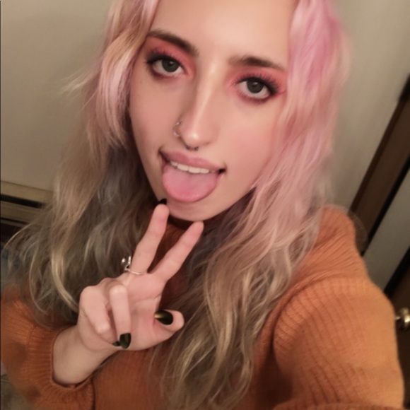 💖 Meet your Posher 💖 - Picture 1 of 5